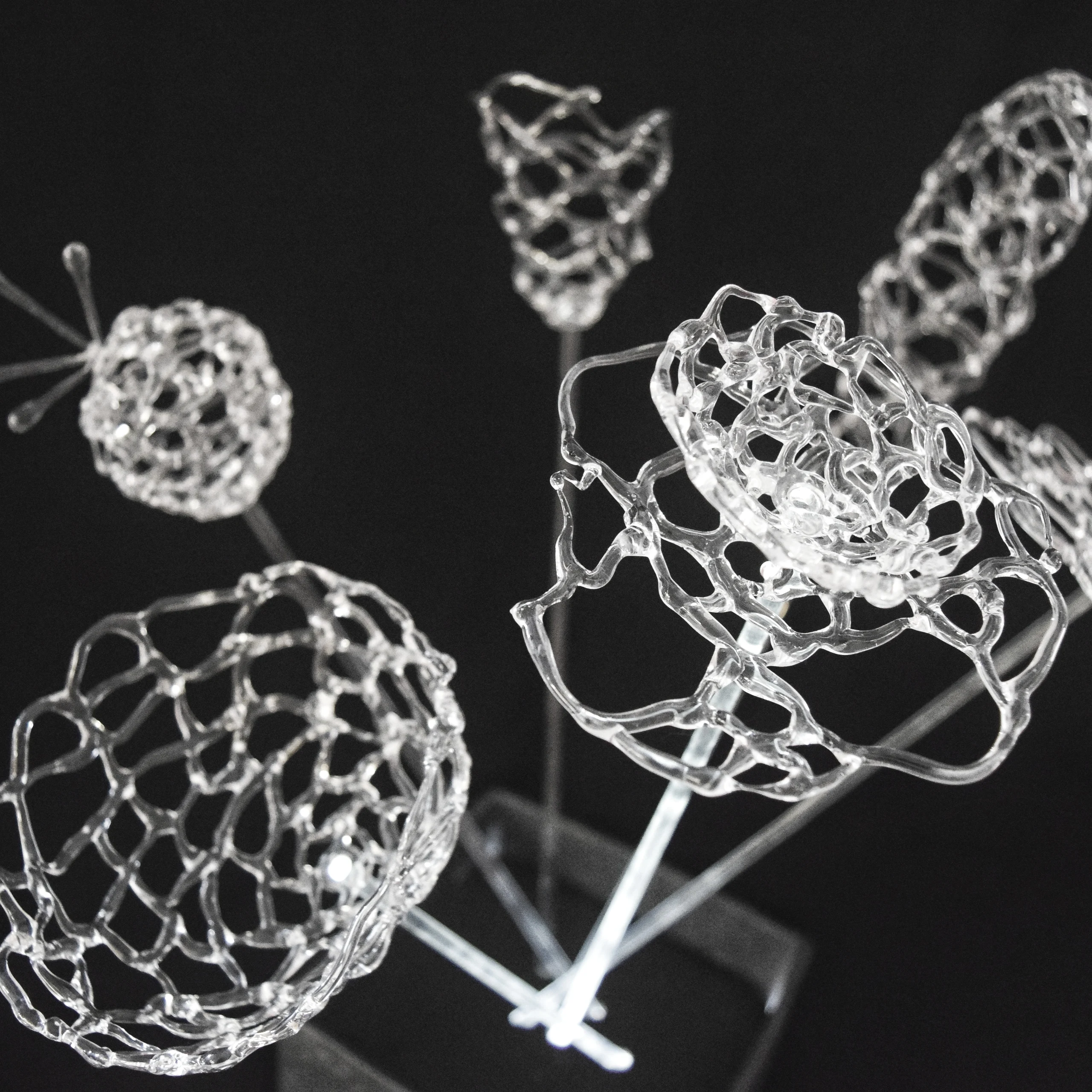 Ажурные прозрачные стеклянные формы