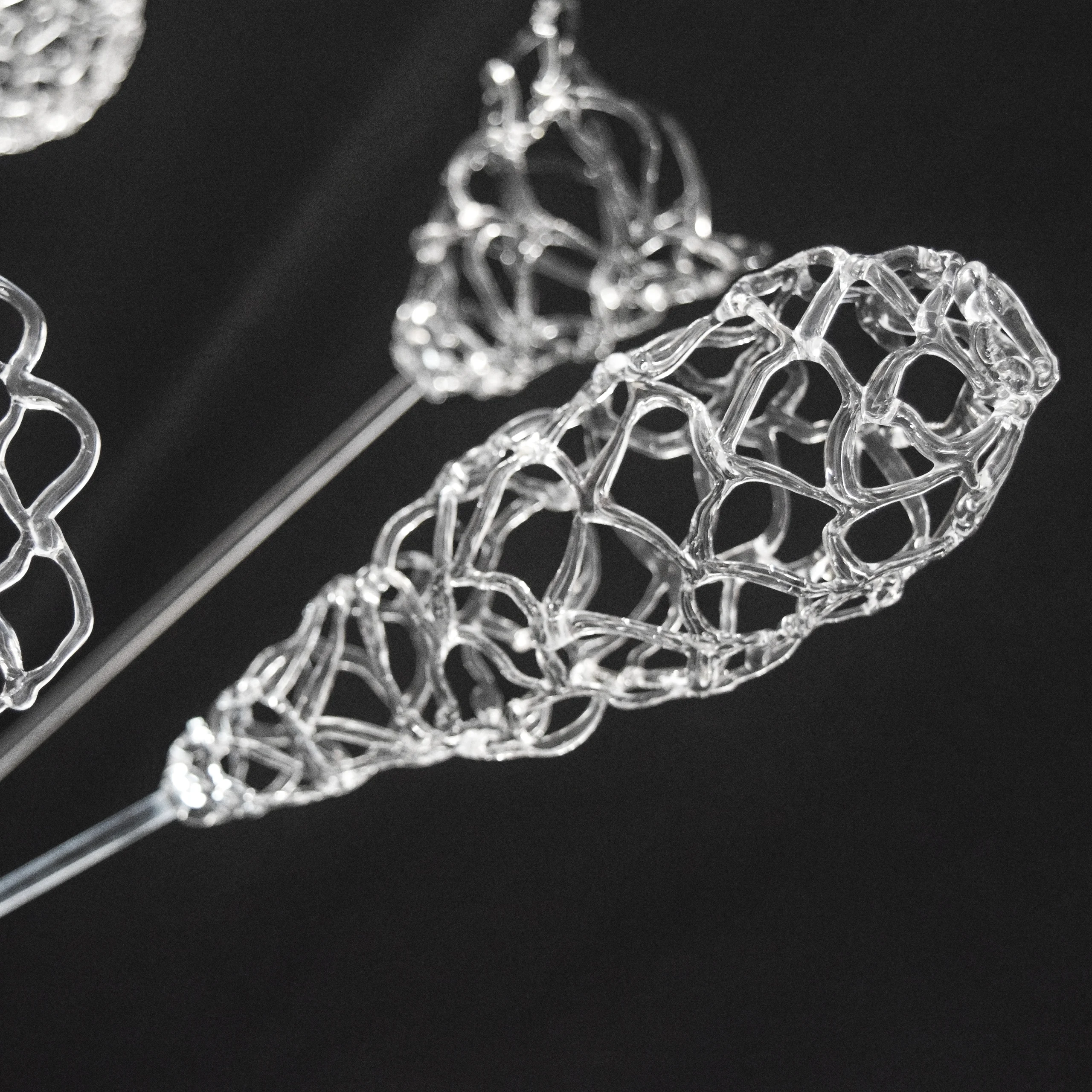 Сетчатые стеклянные соцветия